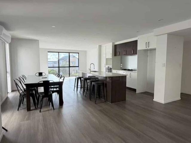 Townhouse for rent in Whangaparaoa