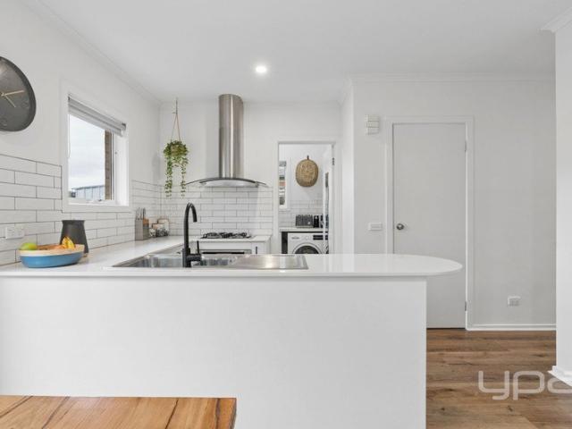 Townhouse for sale in Safety Beach, Melbourne