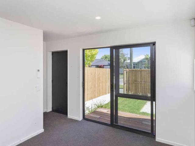 Townhouse for rent in Edgeware, Canterbury