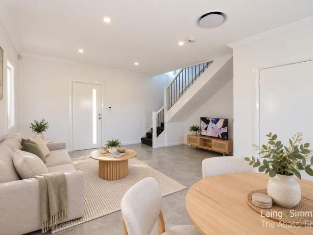 Townhouse for rent in Oxley Park, Sydney