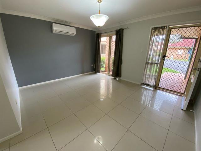 Townhouse for rent in Eight Mile Plains, Greater Brisbane
