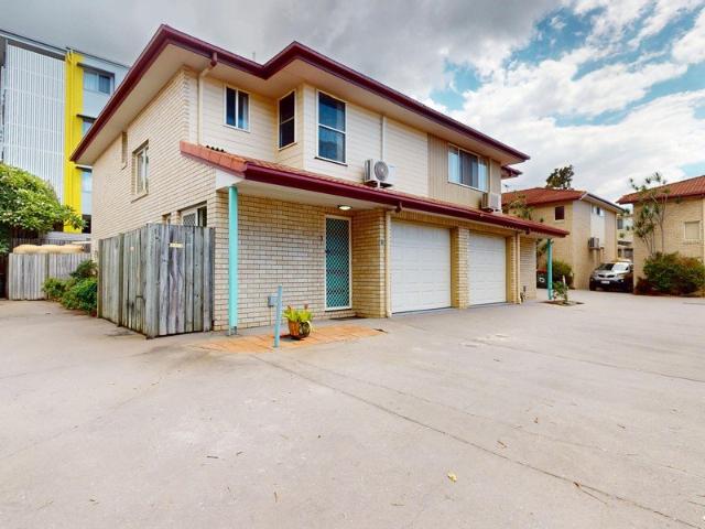 Townhouse for rent in Toombul, Queensland