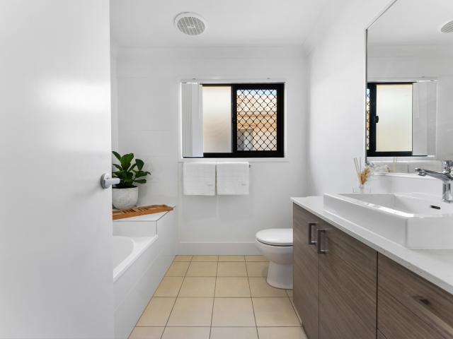 Townhouse for sale in Nudgee Beach
