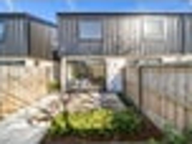 Apartment for sale in Chaslands, Canterbury