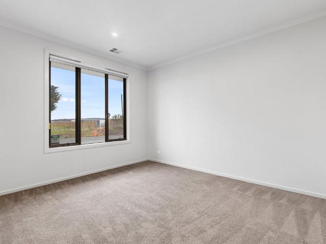 House for rent in Armstrong Creek Central, Geelong