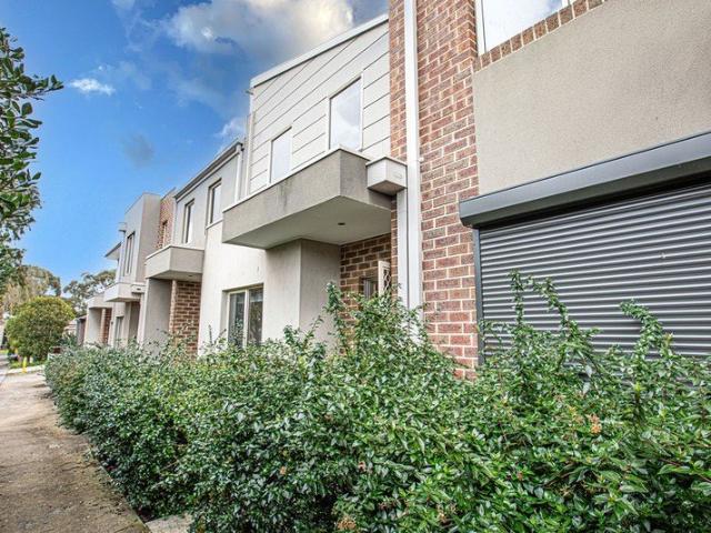 Townhouse for sale in Camerons Creek, Victoria
