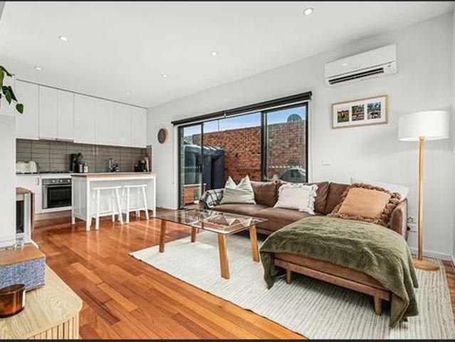 Townhouse for rent in Camerons Creek, Victoria