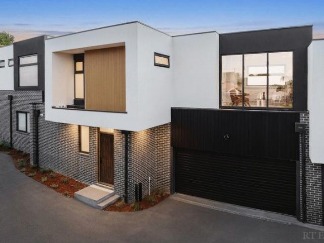 Townhouse for sale in Camerons Creek, Victoria