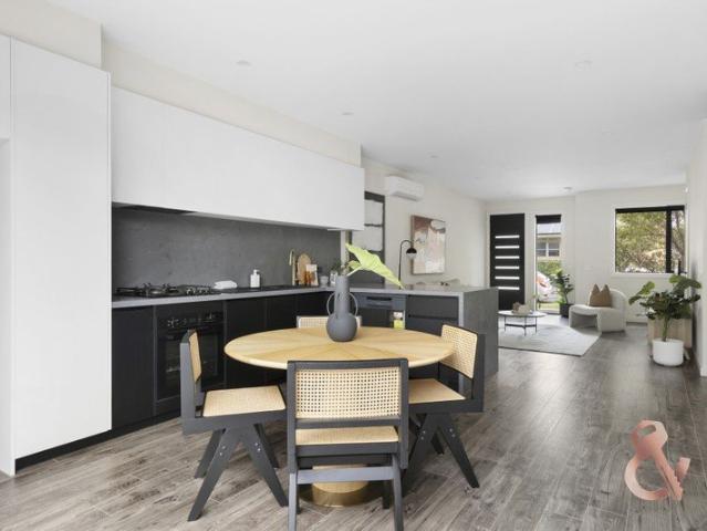 Townhouse for sale in Heidelberg Heights, Melbourne