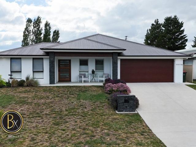 House for sale in Llanarth, Bathurst