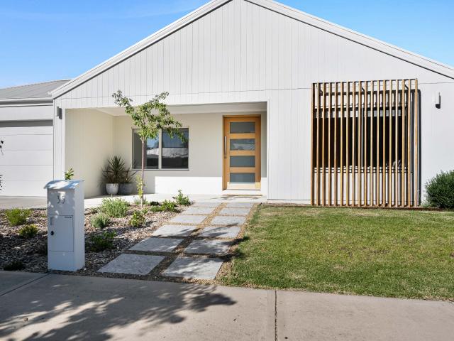 House for sale in Victoria