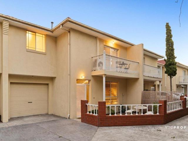 Townhouse for sale in Camerons Creek, Victoria