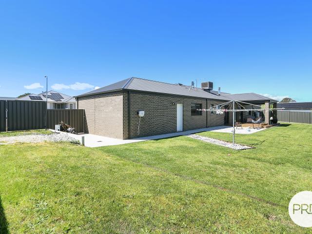 House for sale in Tangambalanga, Victoria