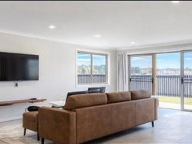 Townhouse for rent in Rocky River, New South Wales