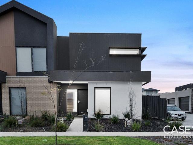 Townhouse for sale in Clyde North, Melbourne