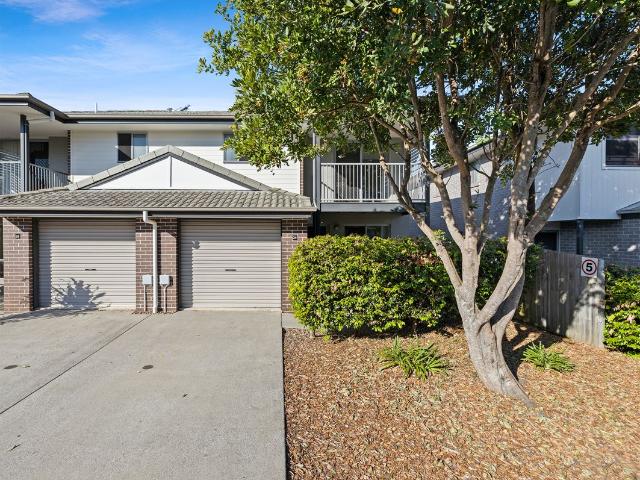 Townhouse for sale in Bellmere, Queensland