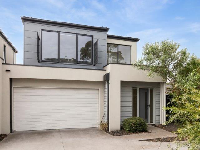 Townhouse for sale in Camerons Creek, Victoria