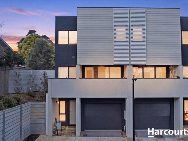 Townhouse for sale in Camerons Creek, Victoria