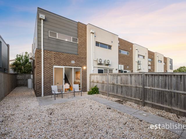 Townhouse for sale in Camerons Creek, Victoria
