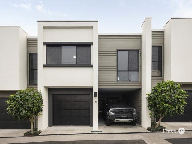 Townhouse for sale in Toombul, Queensland