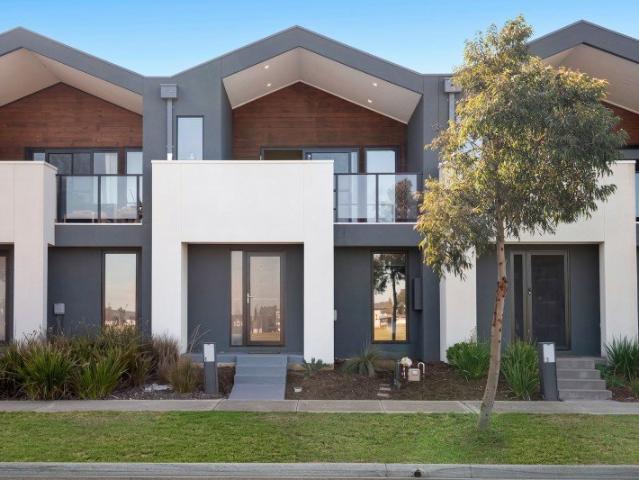 Townhouse for sale in Camerons Creek, Victoria