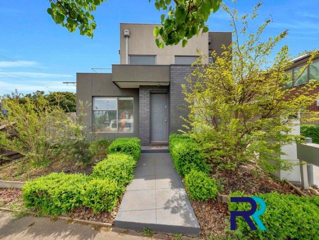 Townhouse for sale in Camerons Creek, Victoria