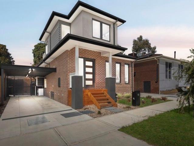 Townhouse for sale in Frankston