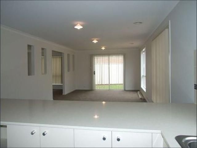 House for rent in Edenbrook Estate, Melbourne