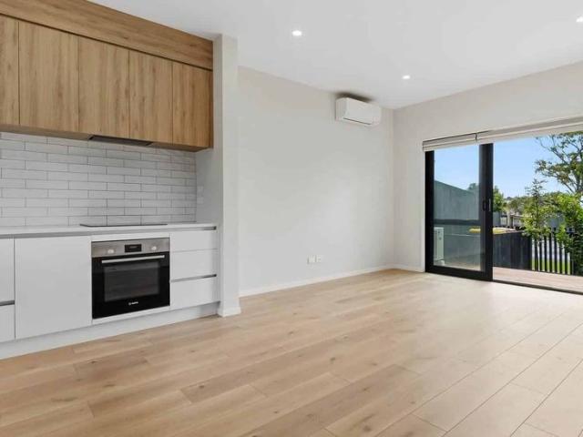 Townhouse for rent in Point England, Oroua County