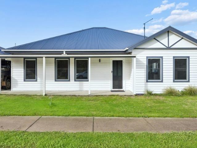 House for sale in Alexandra, Victoria