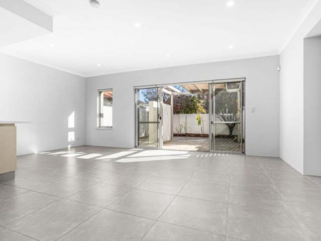 Townhouse for rent in Como, Western Australia