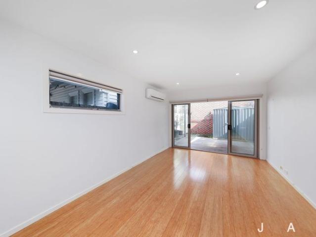 Townhouse for rent in Camerons Creek, Victoria