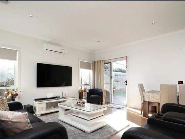 House for rent in Featherbrook, Melbourne