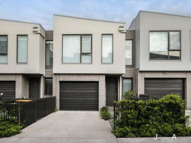 Townhouse for rent in South Kingsville, Melbourne