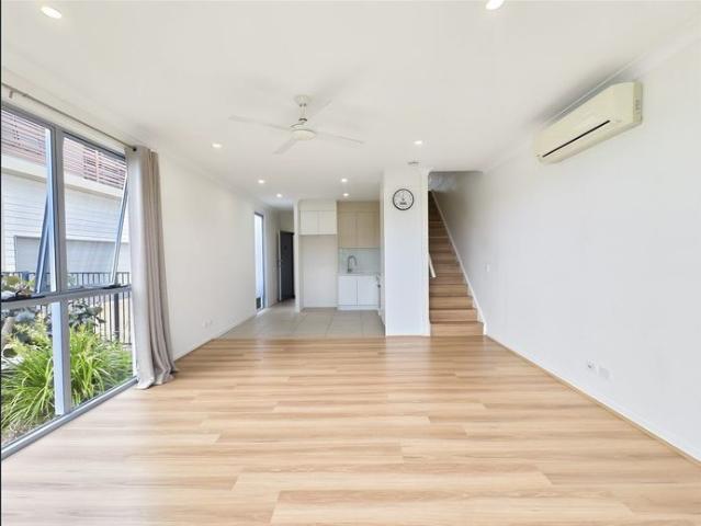 Townhouse for rent in Fernbrook, Queensland