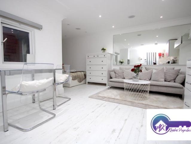 Studio for rent in South Hampstead, Greater London
