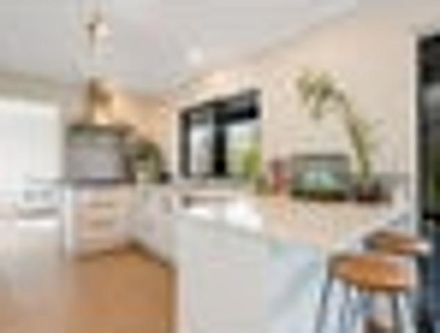House for sale in Henderson-Massey, Rapanui