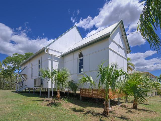Cottage for sale in Mount Larcom, Queensland