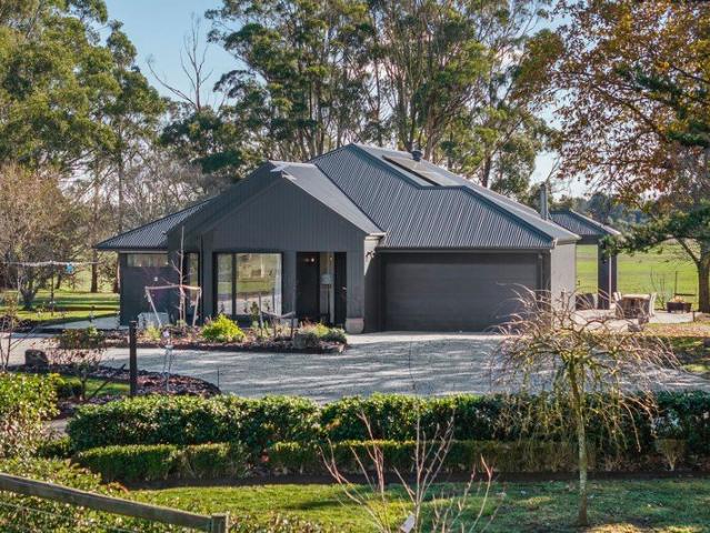 House for sale in Carlsruhe, Victoria