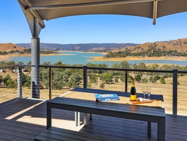 Cottage for sale in Bonnie Doon, Victoria
