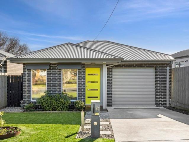 Townhouse for sale in Geelong, Victoria
