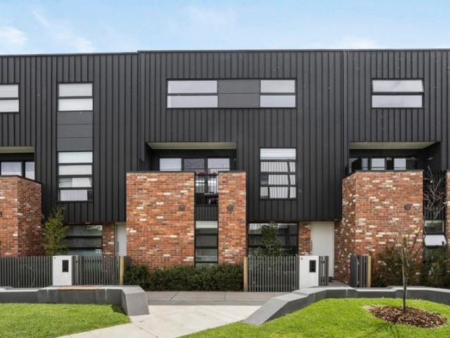 Townhouse for sale in Altona North, Melbourne