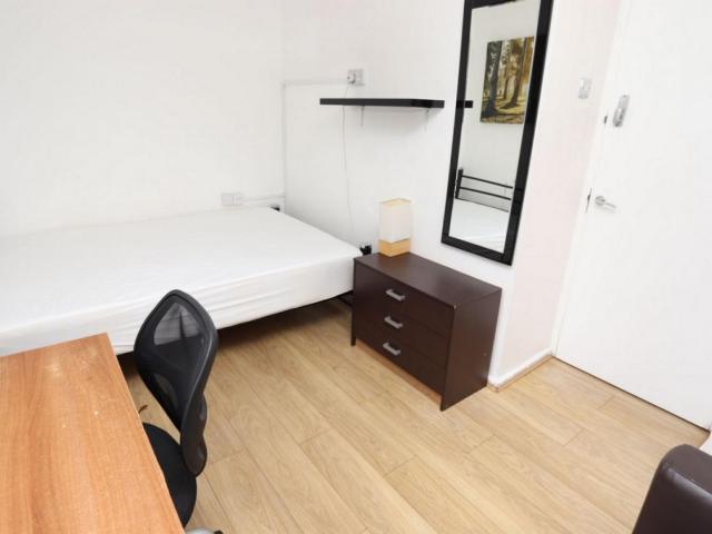Room for rent in Bromley-by-Bow, Poplar Grove