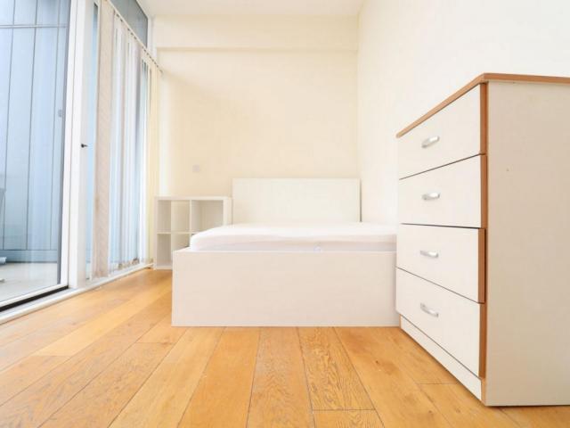 Room for rent in East Greenwich, Greater London
