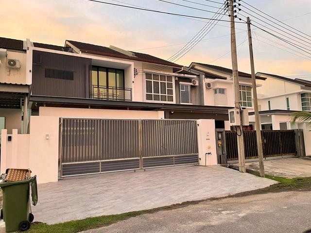 Terraced House for sale in Long Miri