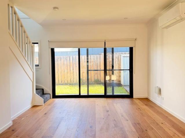 Townhouse for rent in Camerons Creek, Victoria