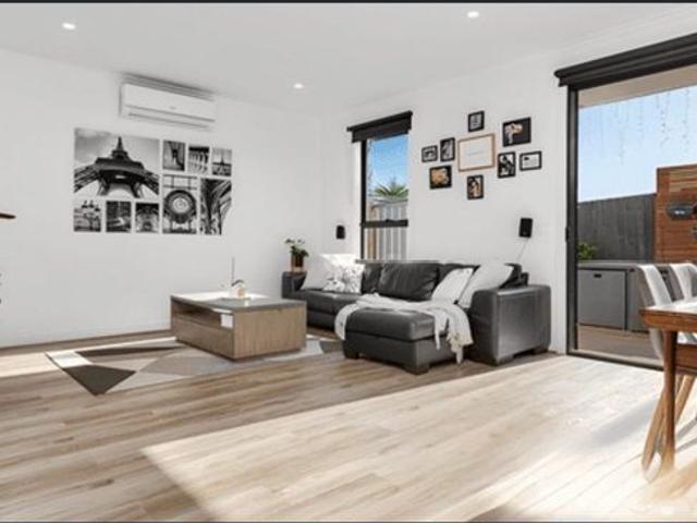 Townhouse for rent in Camerons Creek, Victoria