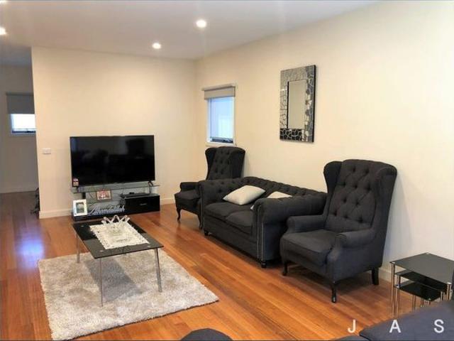 Townhouse for rent in Camerons Creek, Victoria