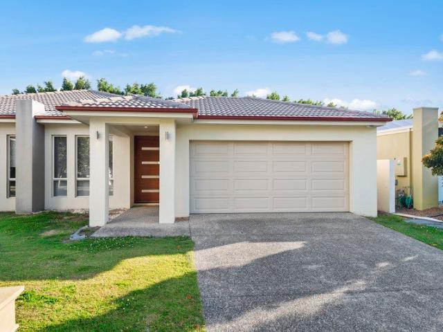 House for rent in Biggera Waters, Gold Coast City