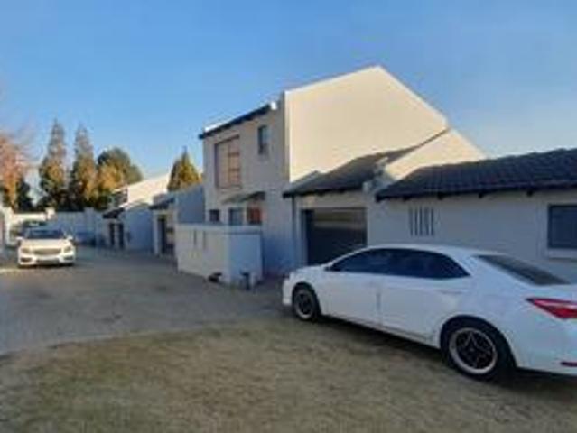 Townhouse for sale in Vosloorus, Gauteng